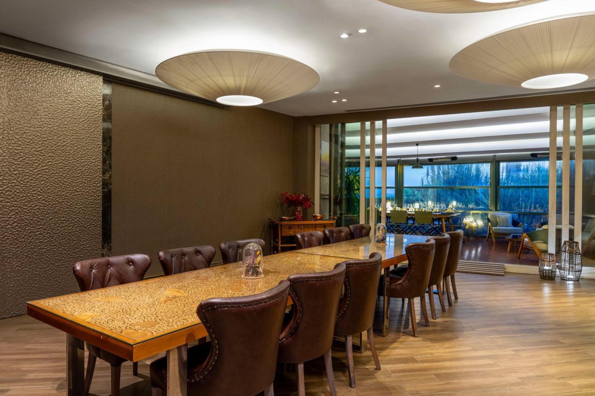 Radisson Blu Hotel Istanbul Ottomare Kültér fotó The Club at London Heathrow Airport
