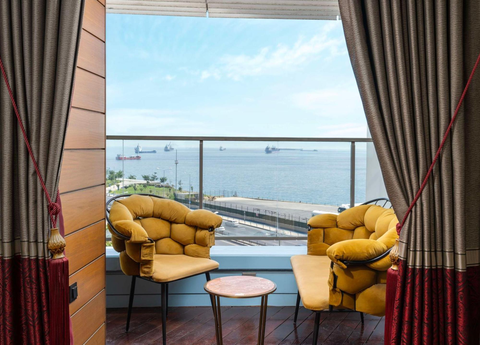 Radisson Blu Hotel Istanbul Ottomare Kültér fotó View from a suite
