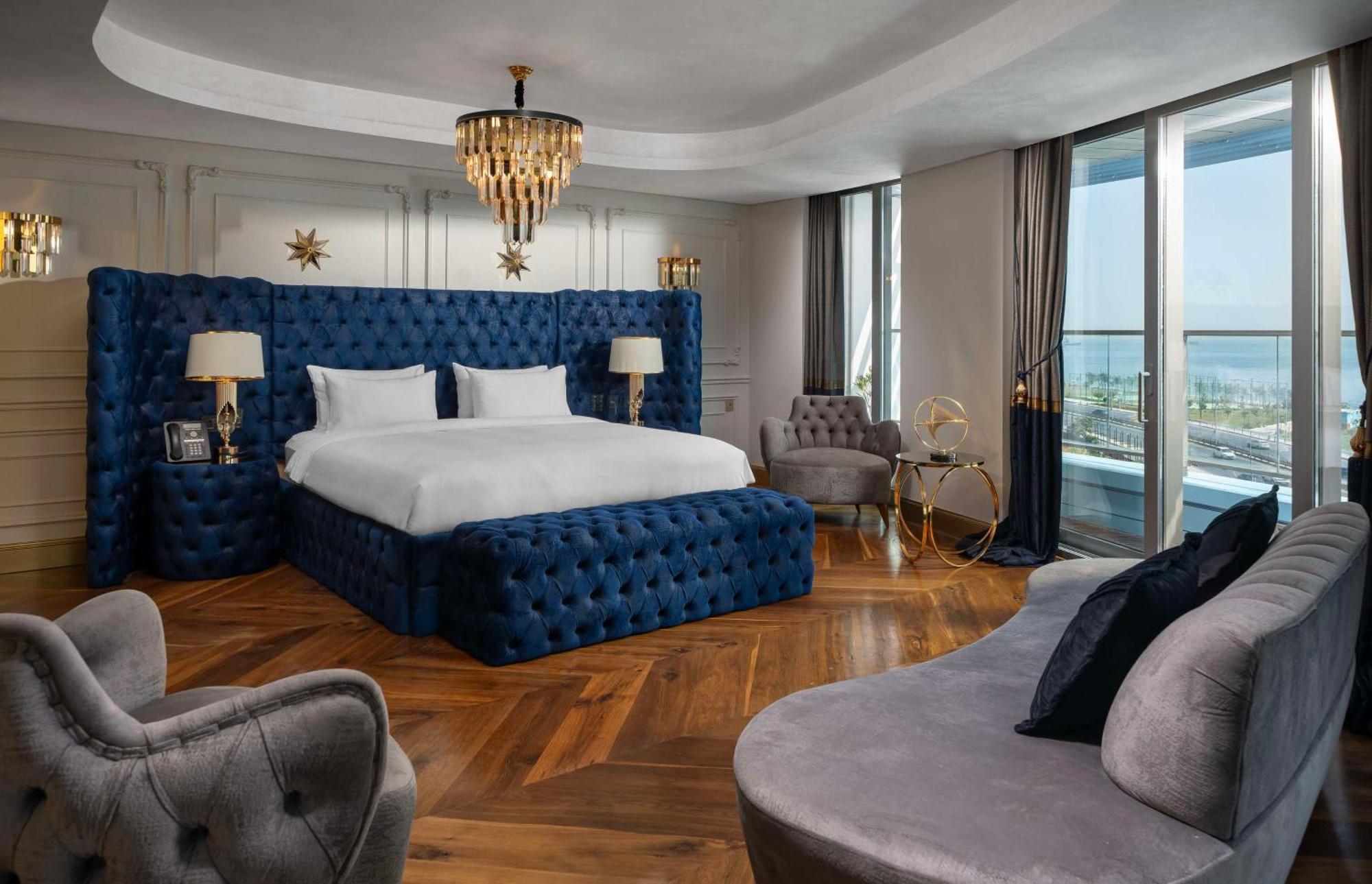 Radisson Blu Hotel Istanbul Ottomare Kültér fotó A bedroom at the hotel