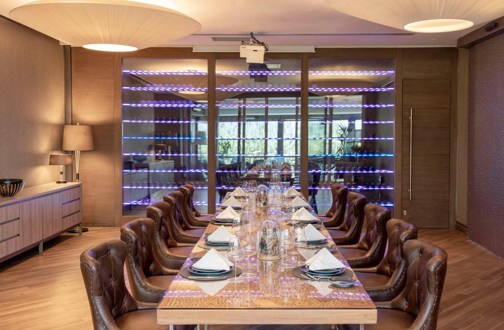 Radisson Blu Hotel Istanbul Ottomare Kültér fotó The private dining room at the restaurant